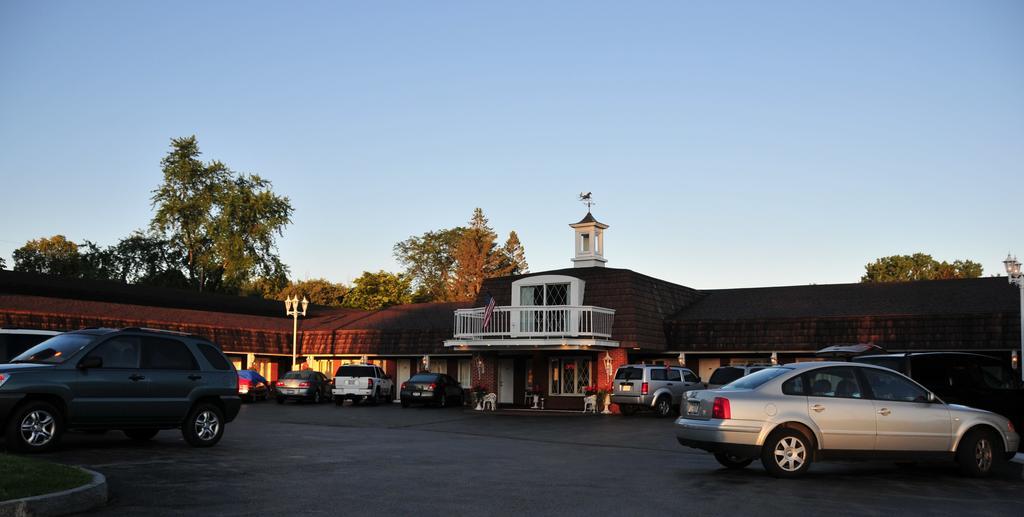 Lockport Inn And Suites ภายนอก รูปภาพ