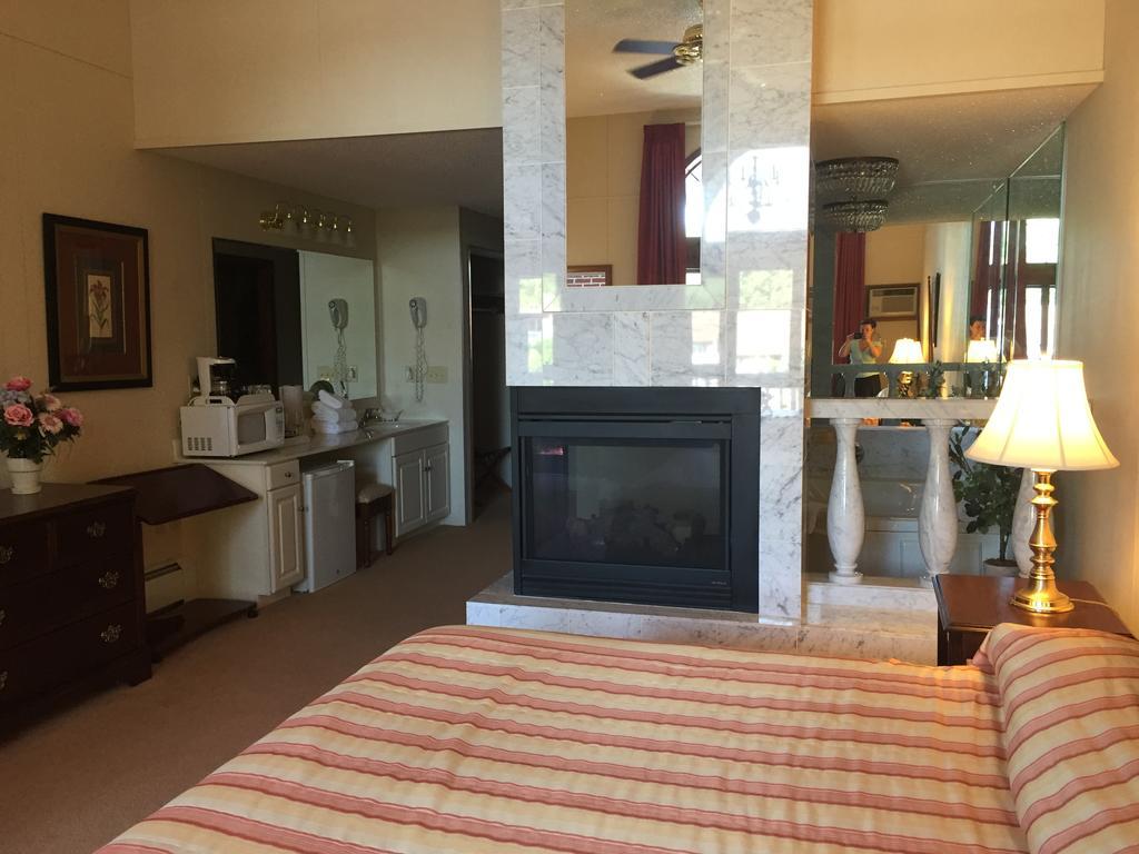 Lockport Inn And Suites ภายนอก รูปภาพ